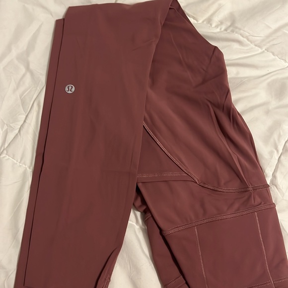 Lululemon Fast & Free raw hem leggings size 4; inseam 25” - Picture 3 of 4